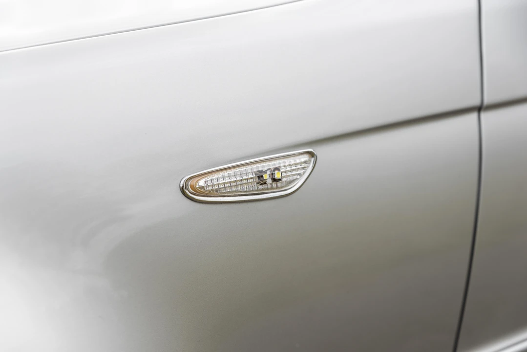 2005 BMW E46 330i & 330Ci - Image 23 of 31
