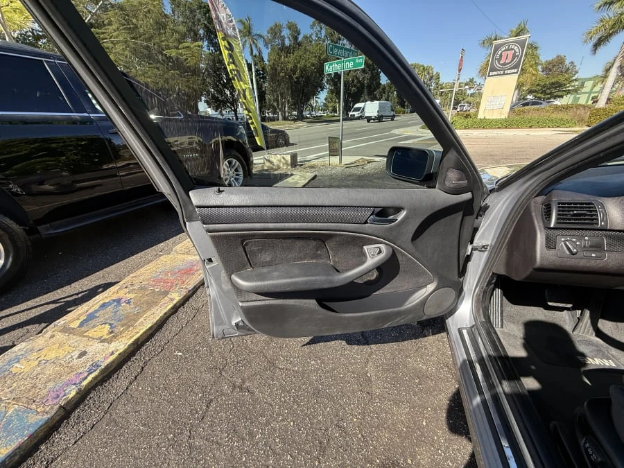 2005 BMW E46 330i & 330Ci - Image 22 of 26