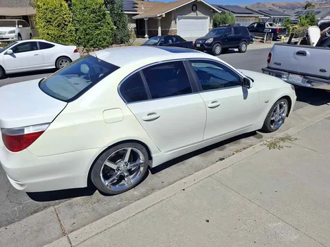 2005 BMW 5 Series 525xi Sedan 4D
