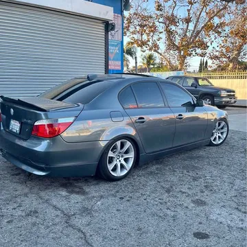 2005 BMW 5 Series 540i Sedan 4D