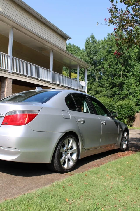 2005 BMW E60 545i & 550i Sedan - Image 4 of 13