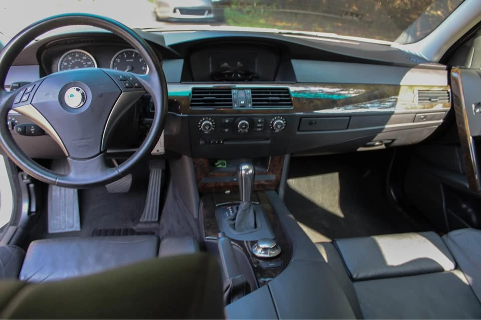 2005 BMW E60 545i & 550i Sedan - Image 10 of 13
