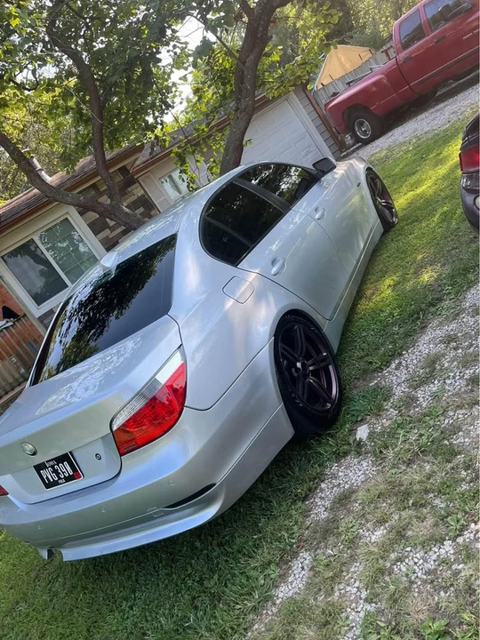 2005 BMW E60 545i & 550i Sedan - Image 2 of 9
