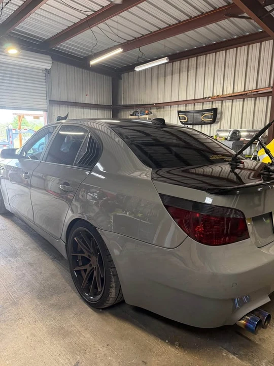 2005 BMW E60 545i & 550i Sedan - Image 2 of 4