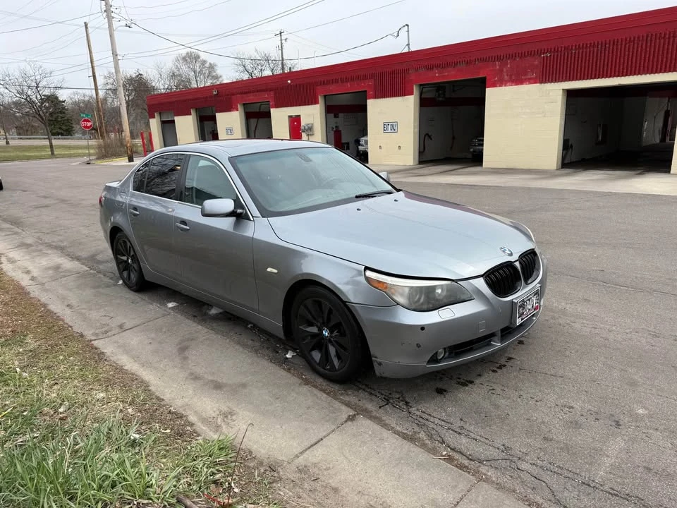 2005 BMW E60 545i & 550i Sedan - Image 5 of 13