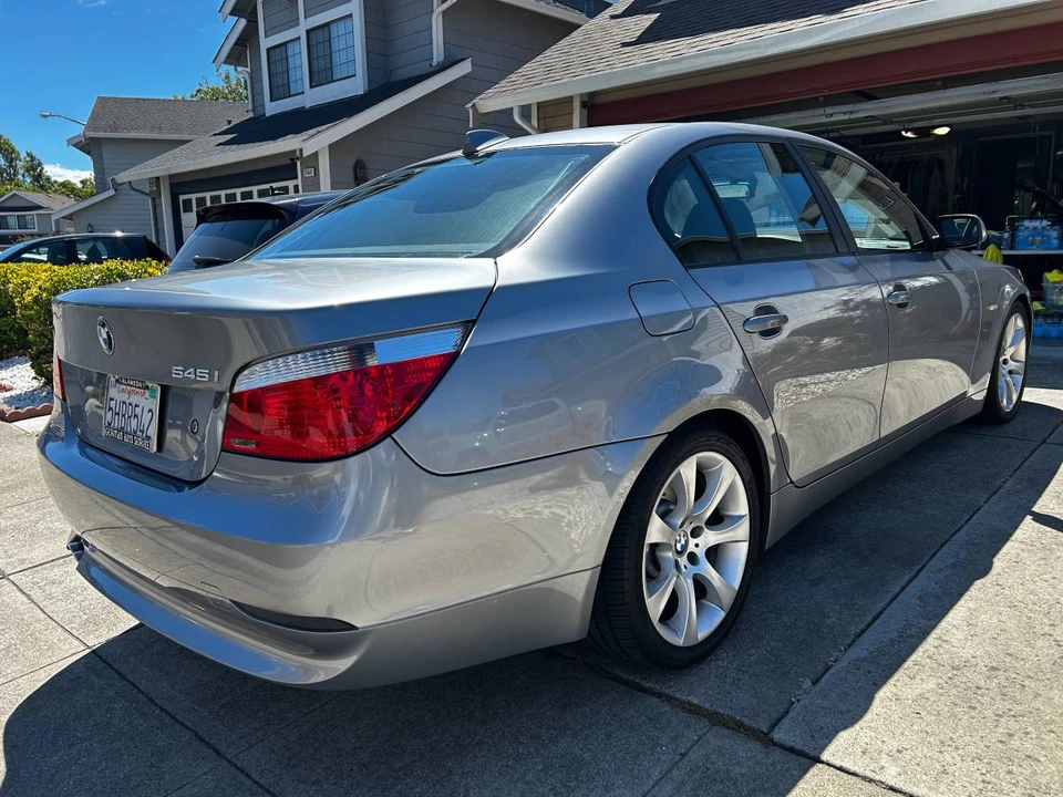 2005 BMW E60 545i & 550i Sedan - Image 4 of 10