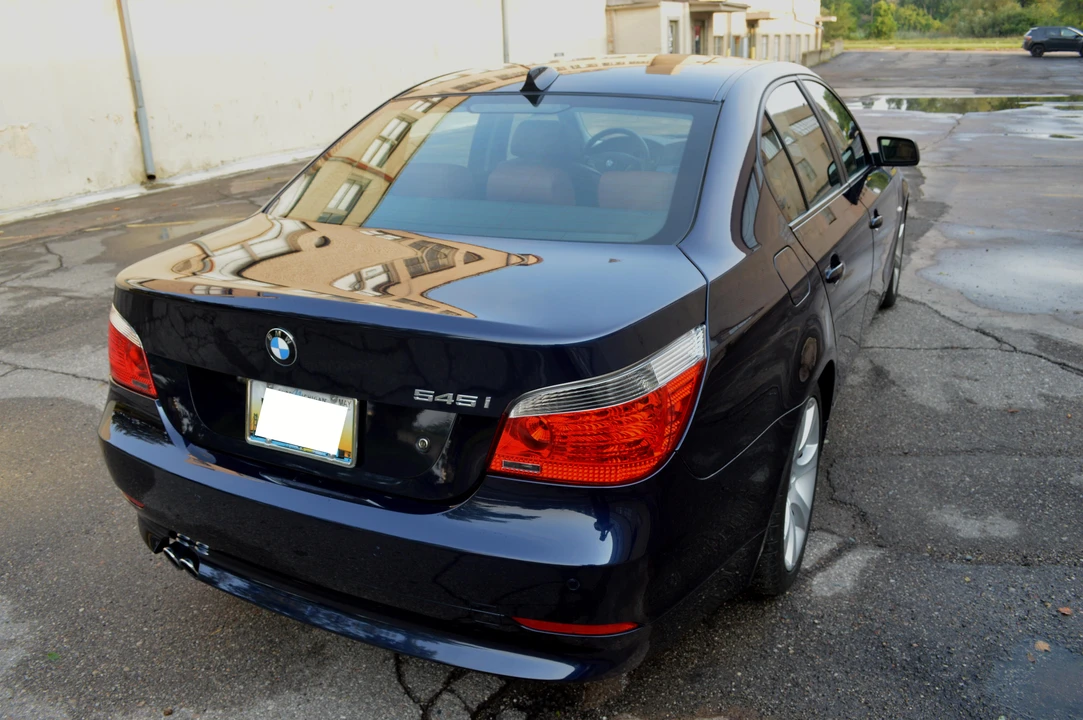 2005 BMW E60 545i & 550i Sedan - Image 5 of 31