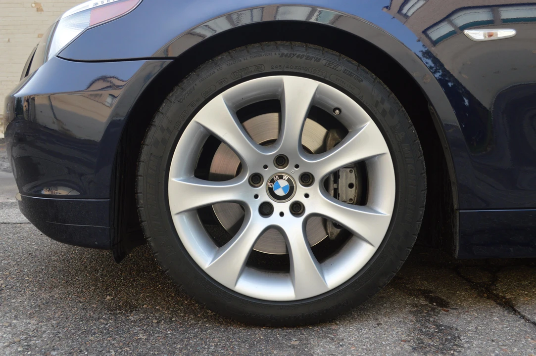 2005 BMW E60 545i & 550i Sedan - Image 30 of 31