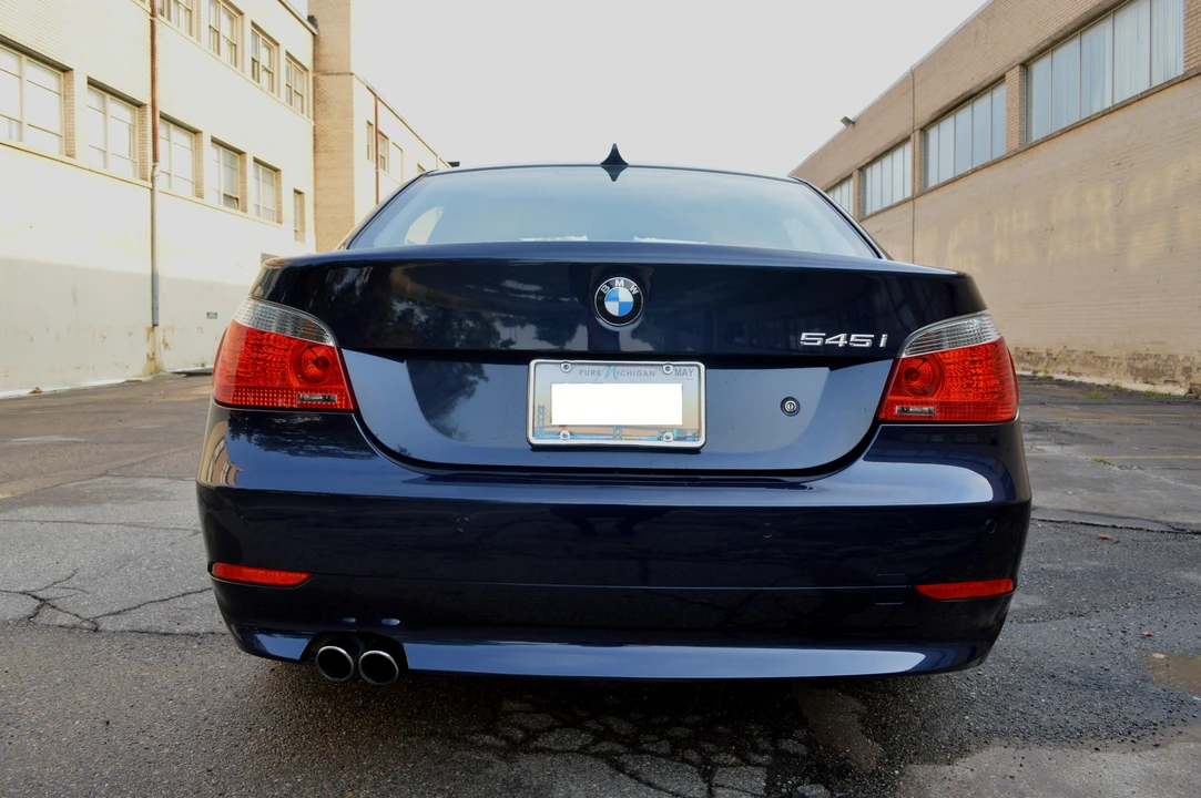 2005 BMW E60 545i & 550i Sedan - Image 15 of 31