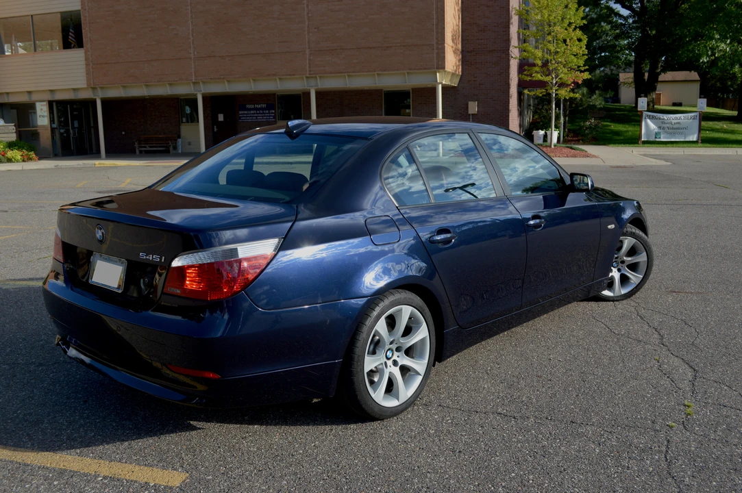 2005 BMW E60 545i & 550i Sedan - Image 16 of 31