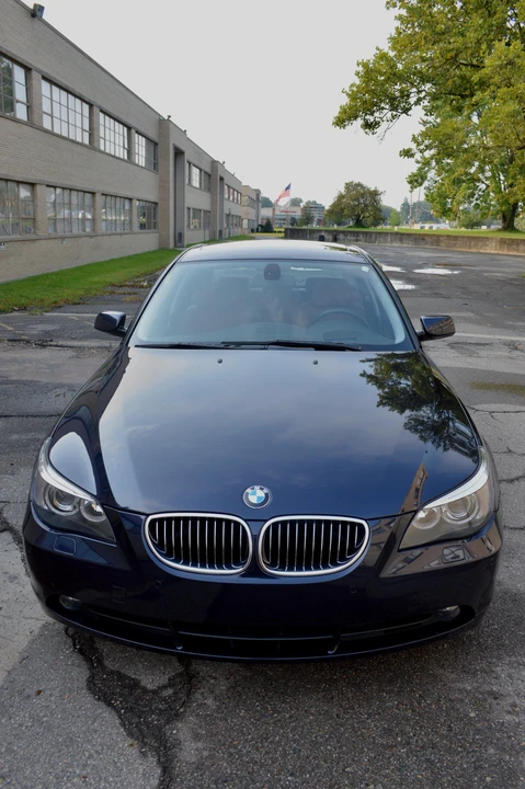 2005 BMW E60 545i & 550i Sedan - Image 9 of 31