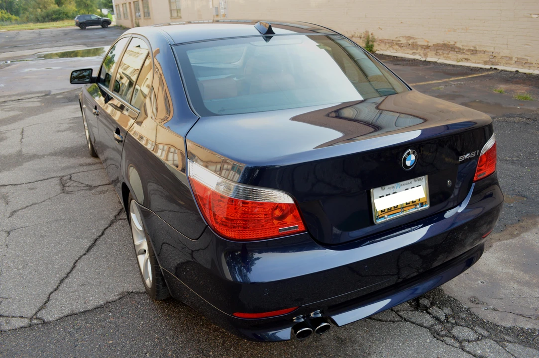 2005 BMW E60 545i & 550i Sedan - Image 14 of 31
