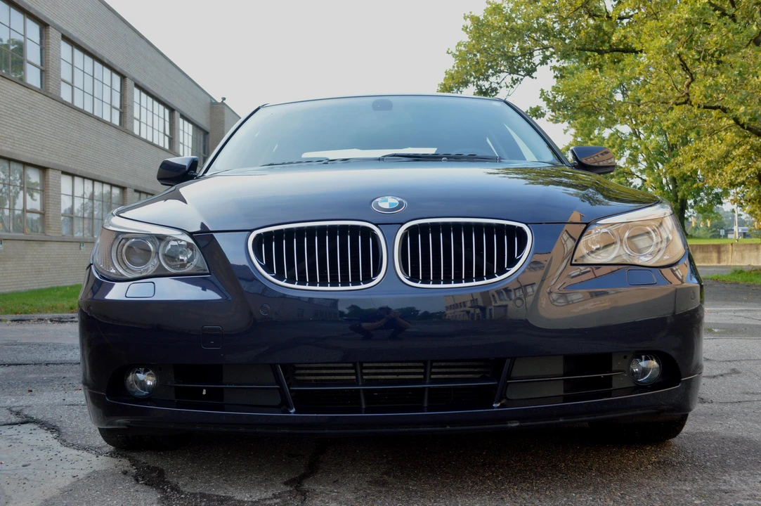 2005 BMW E60 545i & 550i Sedan - Image 7 of 31