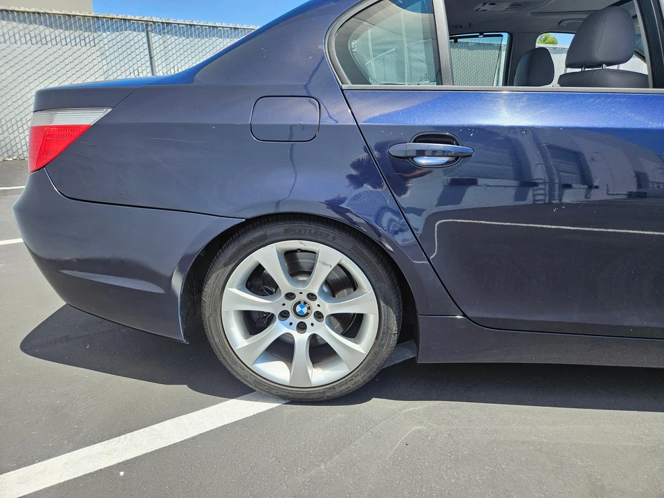 2005 BMW E60 545i & 550i Sedan - Image 22 of 31