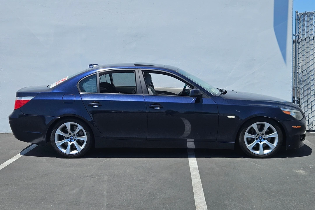 2005 BMW E60 545i & 550i Sedan - Image 3 of 31