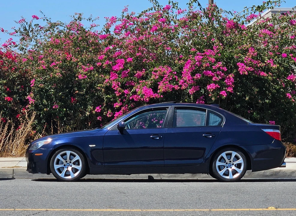 2005 BMW E60 545i & 550i Sedan - Image 9 of 31
