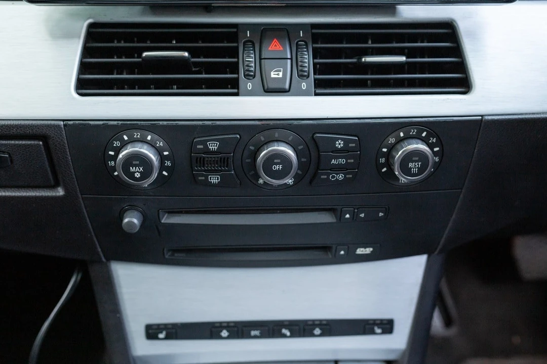 2005 BMW E61 545i & 550i Touring - Image 23 of 30