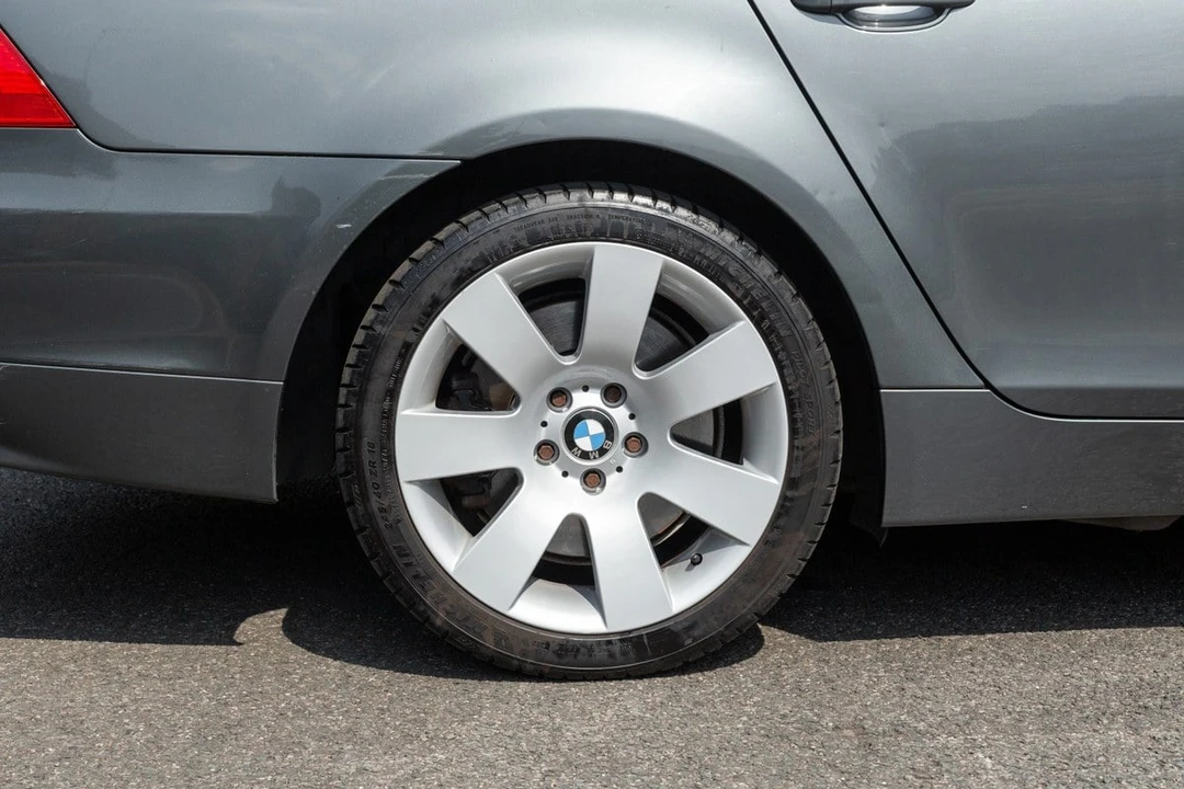 2005 BMW E61 545i & 550i Touring - Image 11 of 30