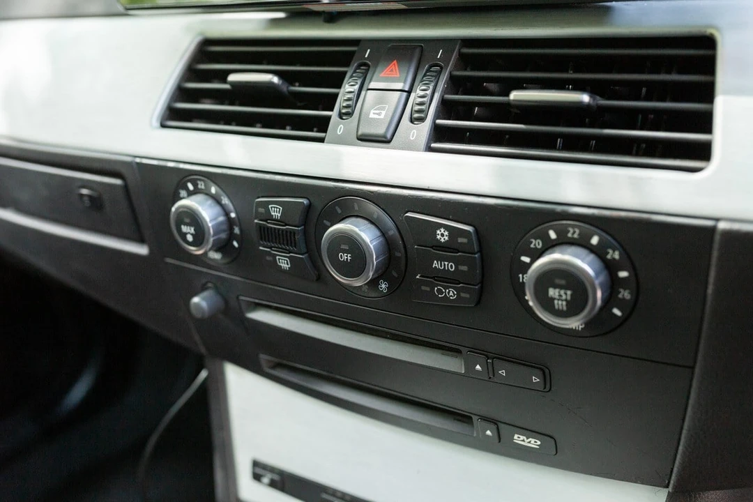 2005 BMW E61 545i & 550i Touring - Image 24 of 30