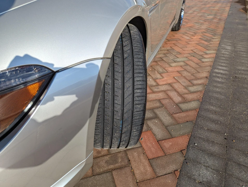 2005 BMW E63/E64 645Ci & 650i - Image 25 of 31