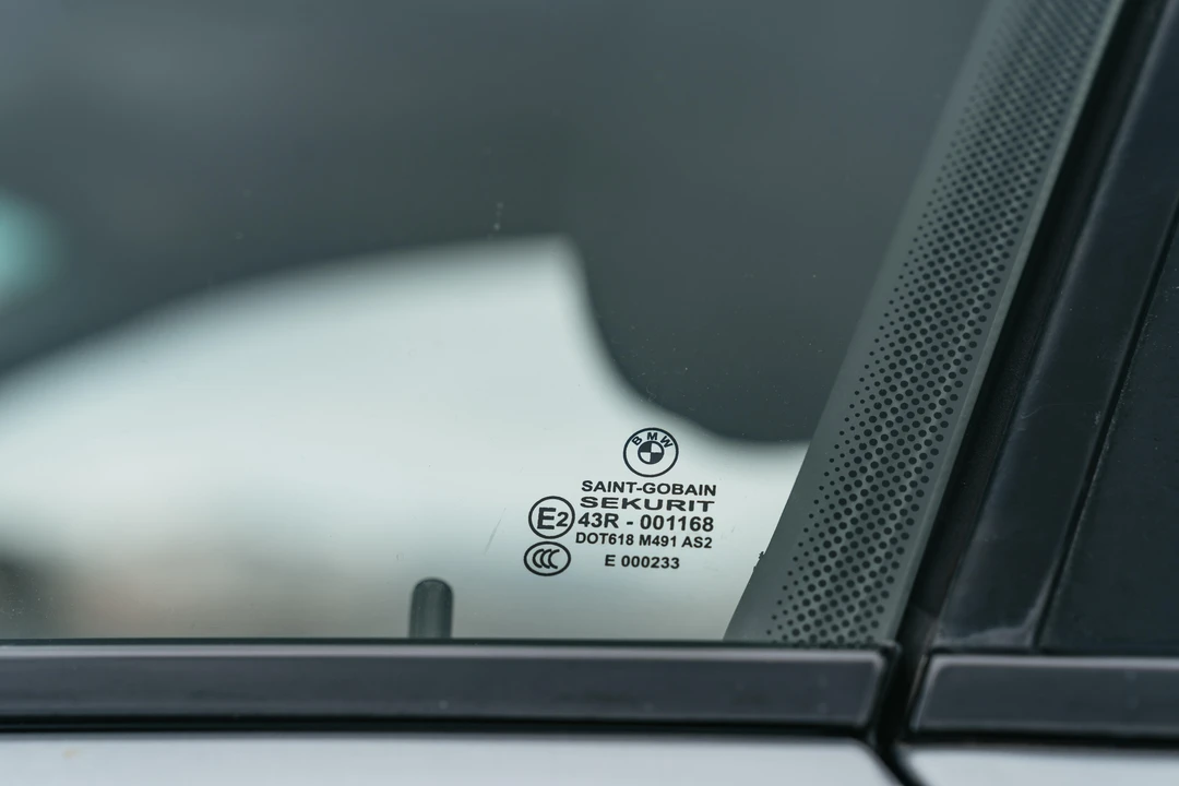 2005 BMW E63/E64 645Ci & 650i - Image 16 of 31
