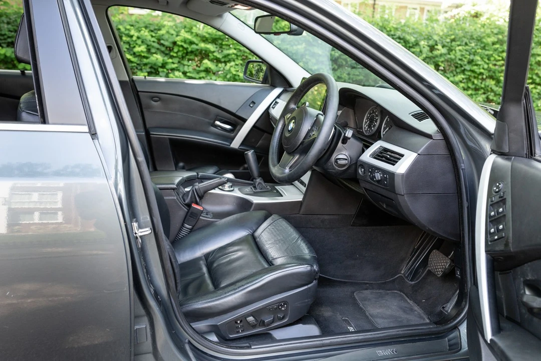 2005 BMW E61 545i & 550i Touring - Image 25 of 30