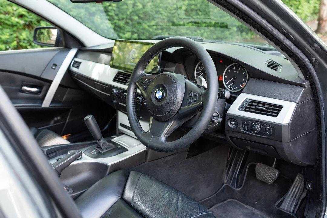 2005 BMW E61 545i & 550i Touring - Image 29 of 30