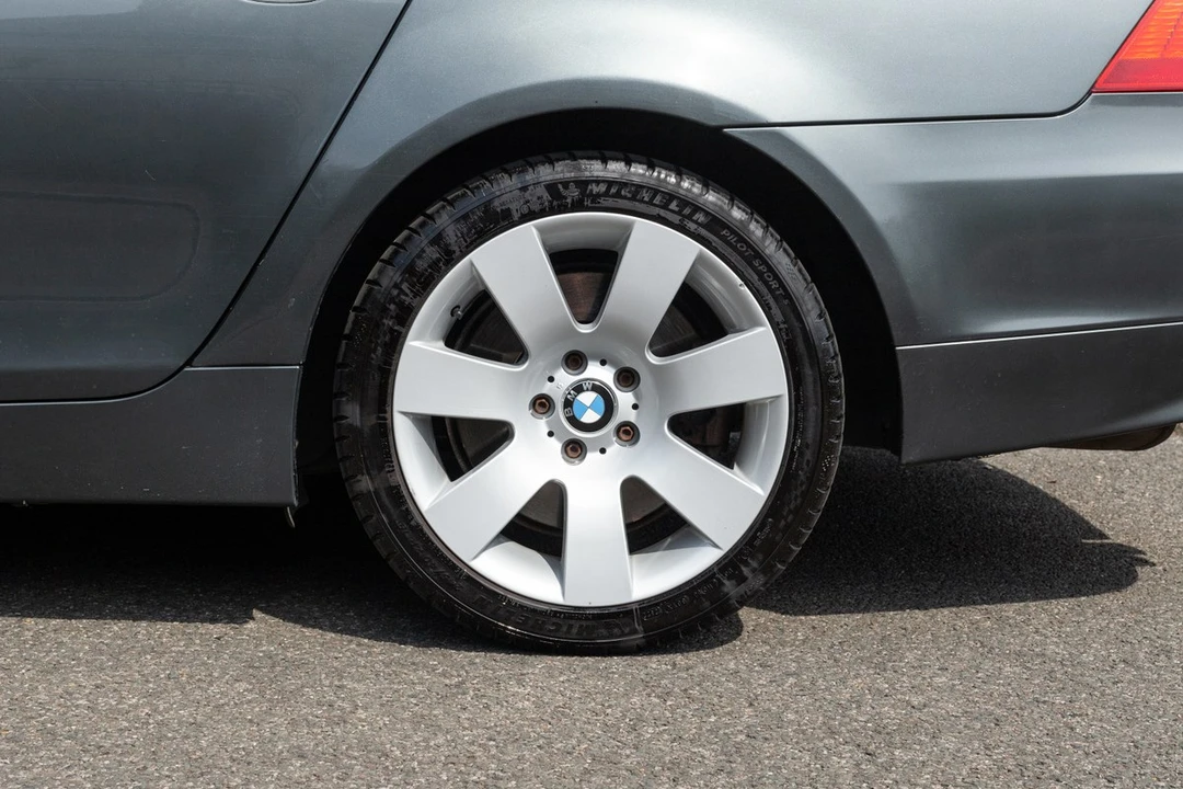 2005 BMW E61 545i & 550i Touring - Image 21 of 30