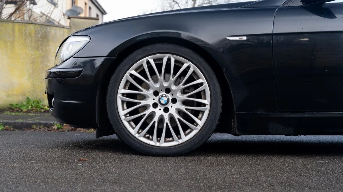 2005 BMW E65/E66 750i & 760i Sedan - Image 16 of 30