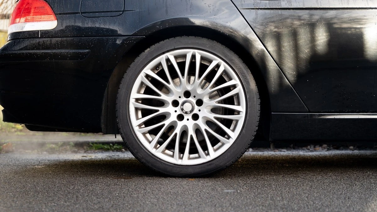 2005 BMW E65/E66 750i & 760i Sedan - Image 14 of 30