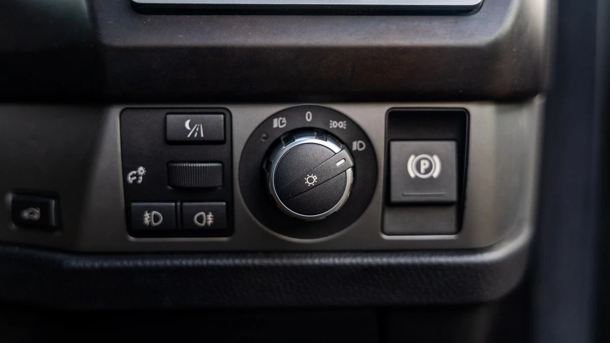 2005 BMW E65/E66 750i & 760i Sedan - Image 25 of 30