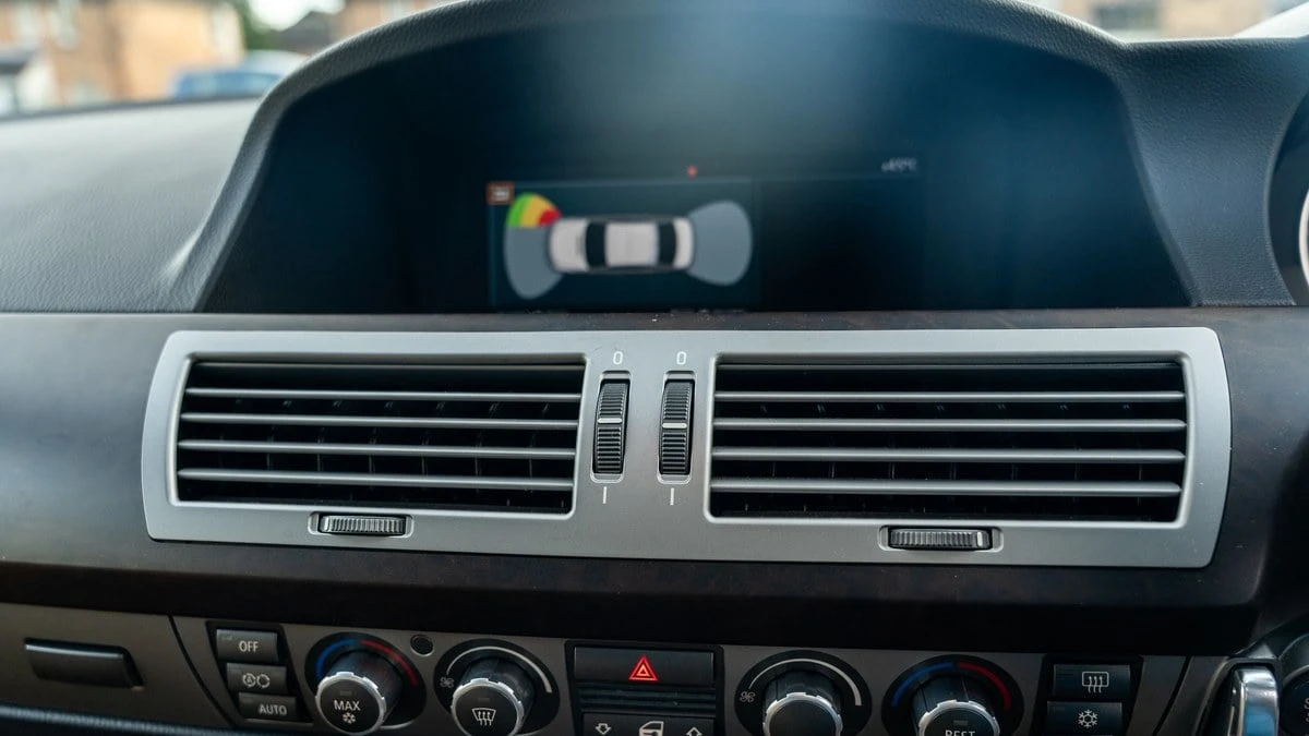 2005 BMW E65/E66 750i & 760i Sedan - Image 30 of 30