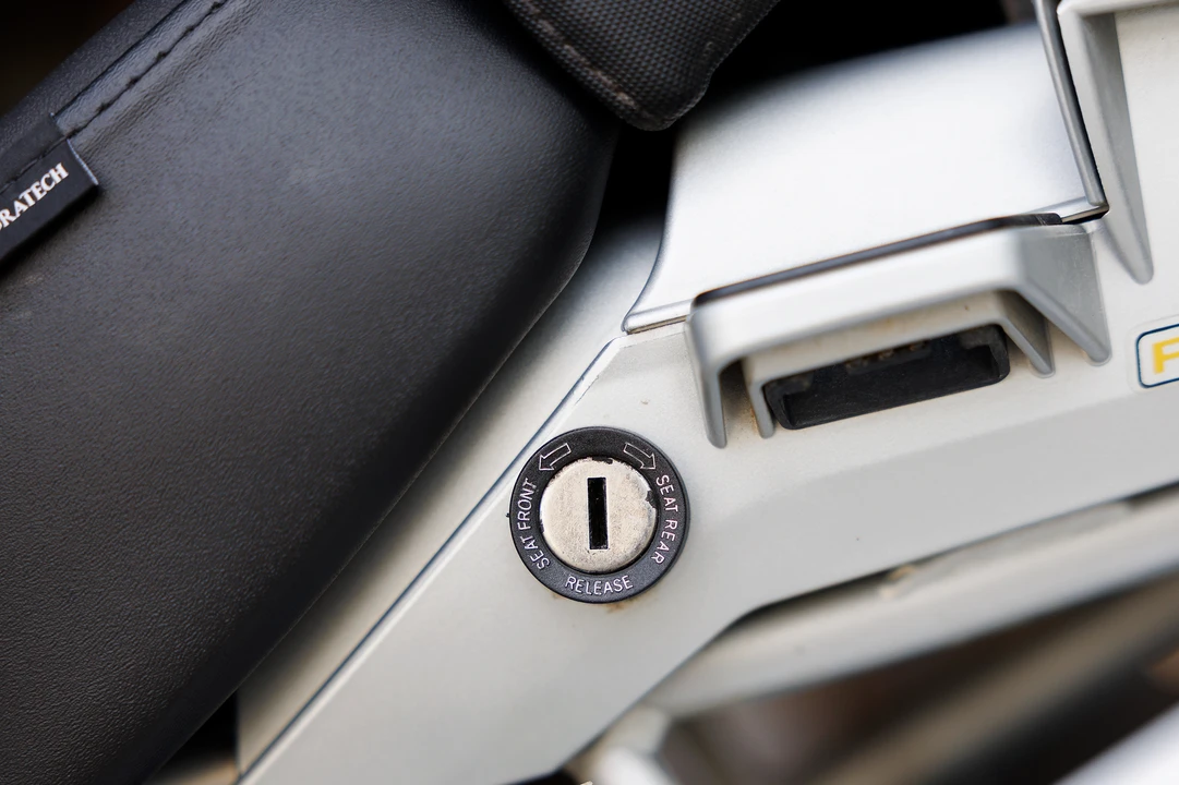 2005 BMW R1100 & R1150 & R1200 & R1250 & R1300 - Image 16 of 31