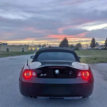 2005 BMW Z4 2.5i Roadster 2D