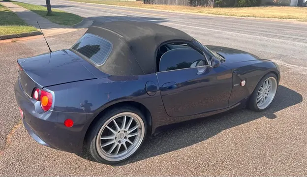 2005 BMW Z4 2.5i Roadster 2D