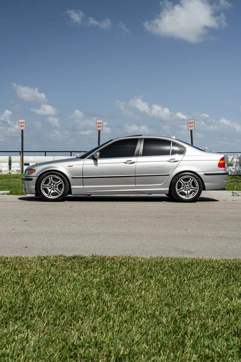 2005 BMW E46 330i & 330Ci - Image 7 of 10