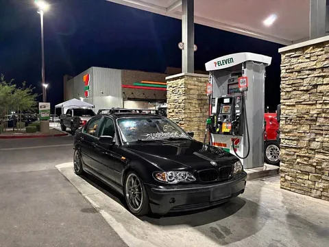 2005 BMW 325i Sedan
