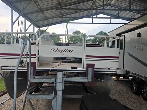 2005 Bentley 204 Fishing Pontoon
