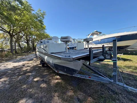 2005 Bentley 24 footer