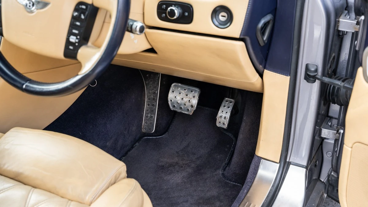 2005 Bentley Continental GT 1st Gen - Image 19 of 30