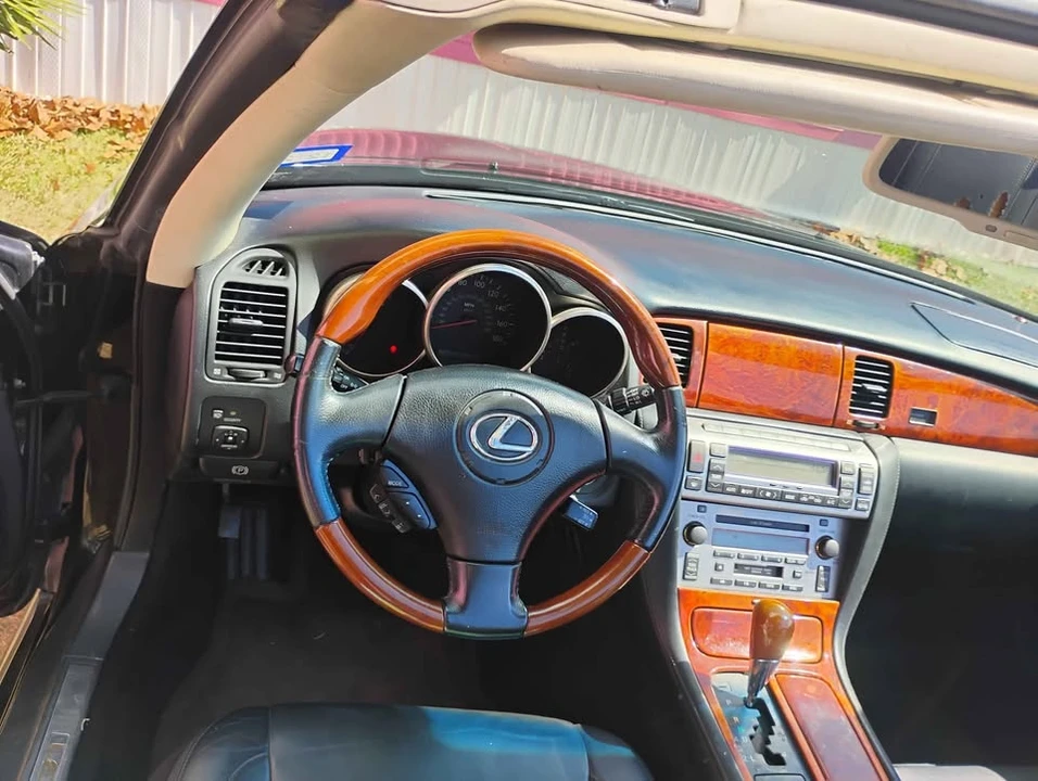 2005 Lexus SC430 - Image 5 of 6