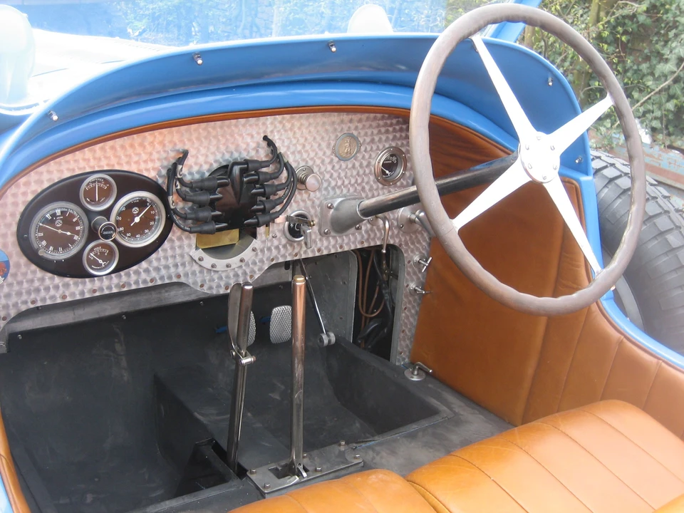 2005 Bugatti - Image 2 of 4