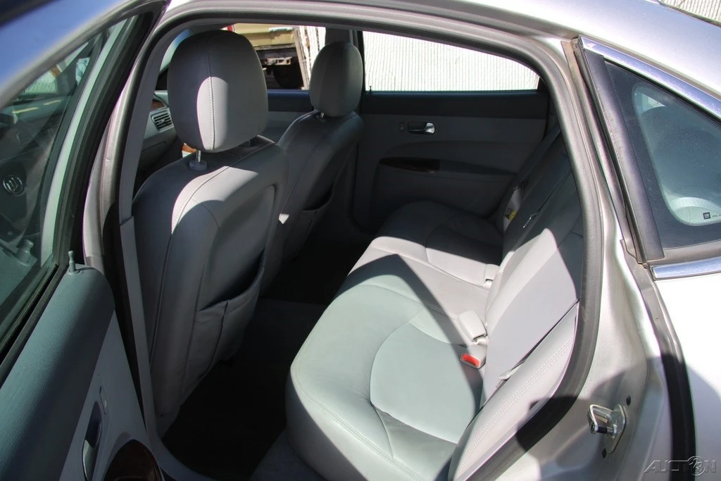 2005 Buick LaCrosse - Image 19 of 21