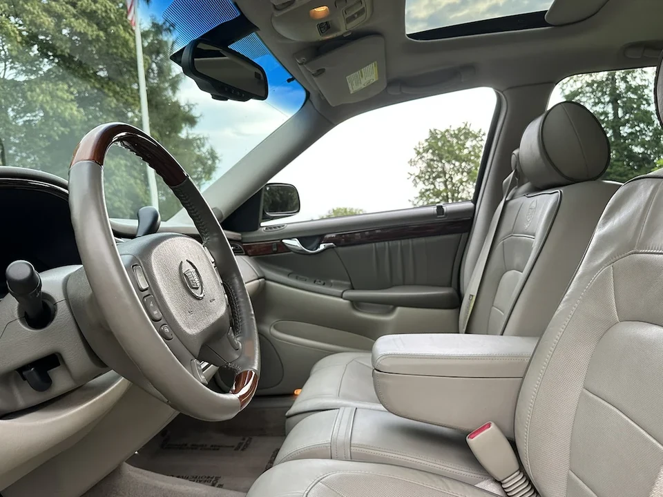 2005 Cadillac DeVille 8th Gen - Image 13 of 19