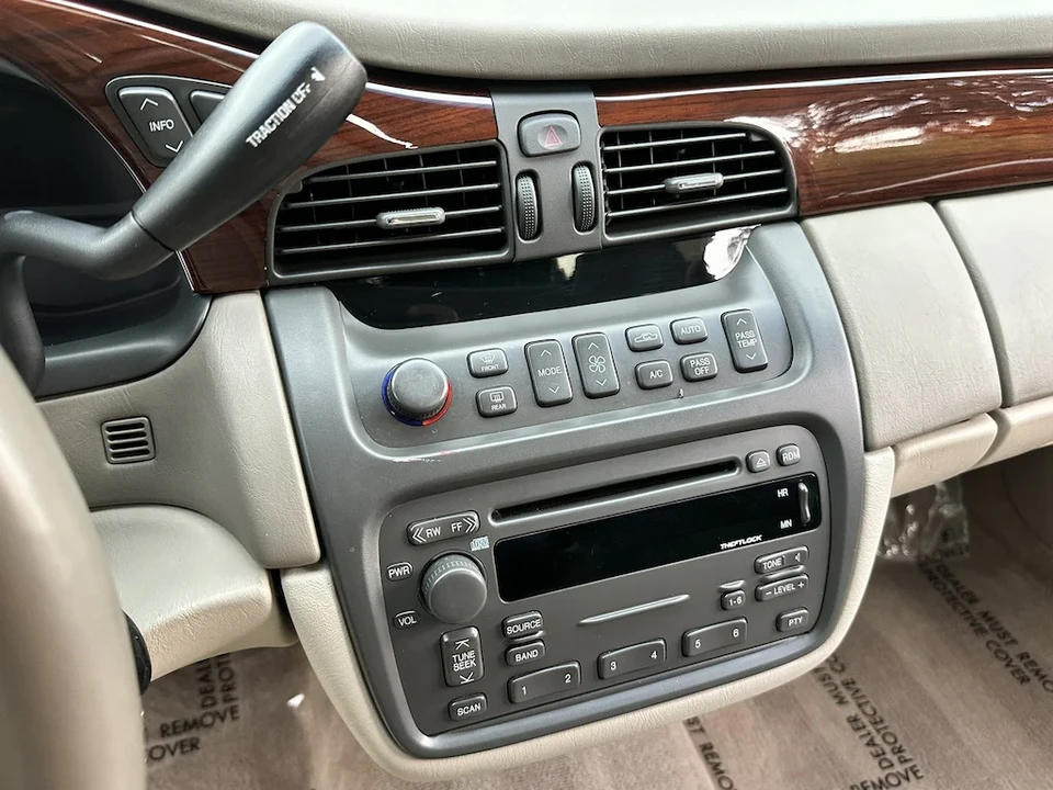 2005 Cadillac DeVille 8th Gen - Image 16 of 19