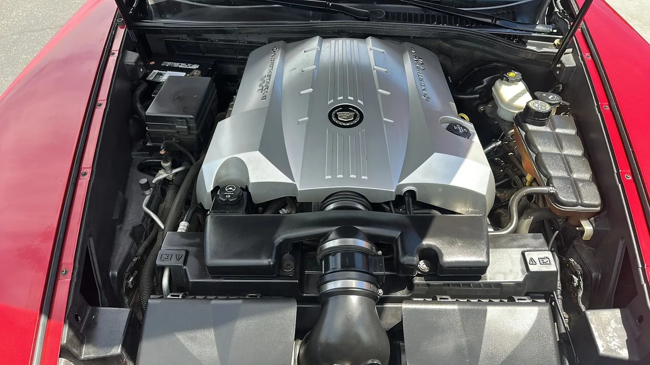 2005 Cadillac XLR - Image 22 of 31