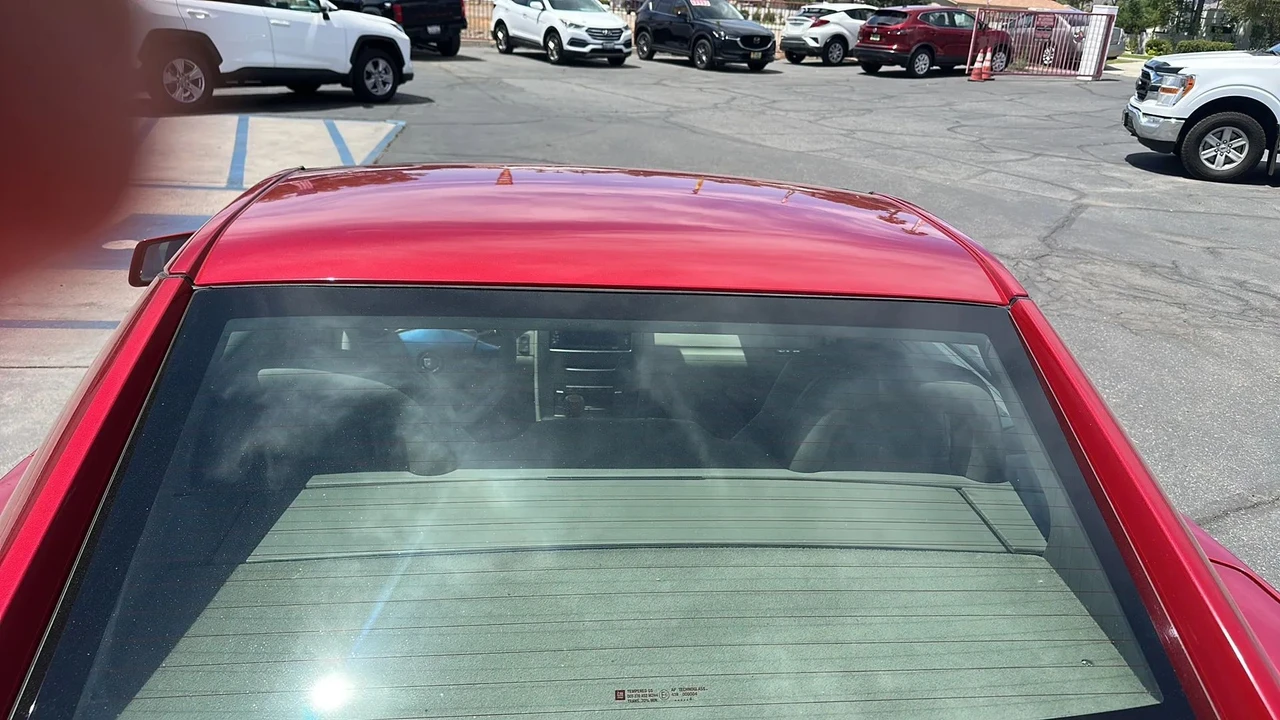 2005 Cadillac XLR - Image 9 of 31