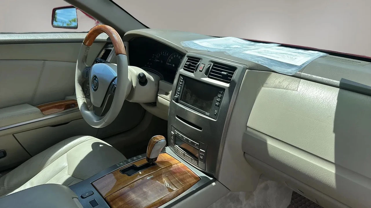 2005 Cadillac XLR - Image 16 of 31