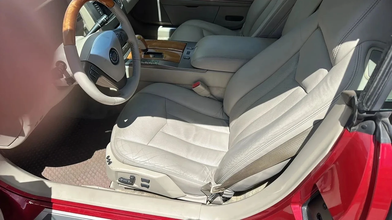 2005 Cadillac XLR - Image 11 of 31
