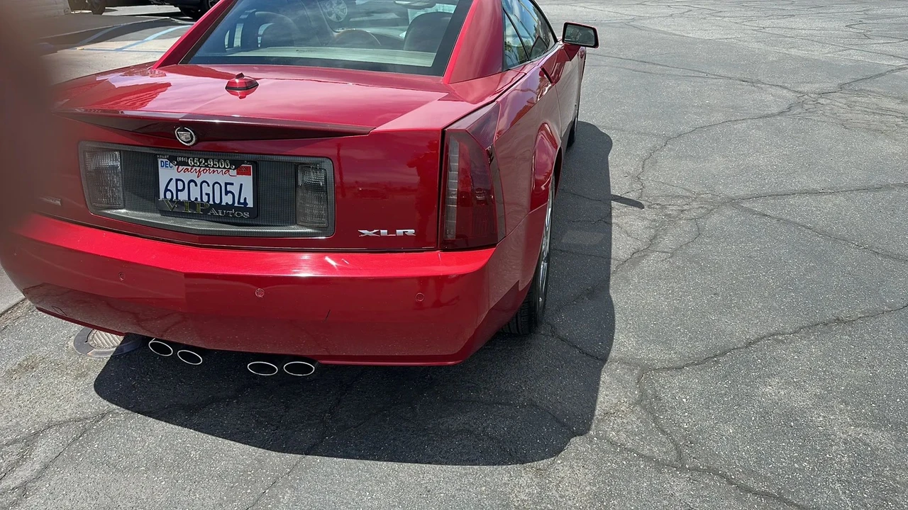 2005 Cadillac XLR - Image 8 of 31